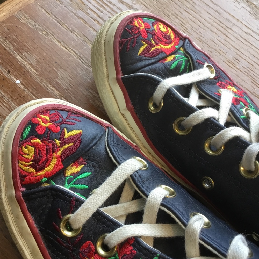 Chuck Taylor Converse Navy Floral Embroidered Sneakers - Picture 3 of 14